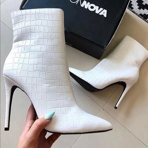 Fashion Nova White Croc Booties - Size 10